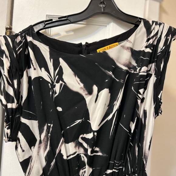 New Alice + Olivia silk dress - Picture 3 of 3